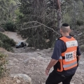 צעיר (26) נפצע באורח בינוני בתאונה לאחר שרכבו התדרדר לעומק 30 מטר