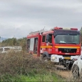 לוחמי אש פועלים בשריפת קוצים המתפשטת בשטח מיוער סמוך למושב כסלון