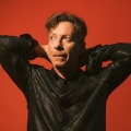 נכנסים לסוכה, פוגשים שירה