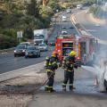לוחמי האש פועלים בשריפת רכב ממונע גז בכביש בן שער הגיא לשורש