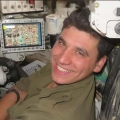 חיוך פוגש עצב