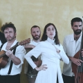 טברנה בחצר תיאטרון הקרון